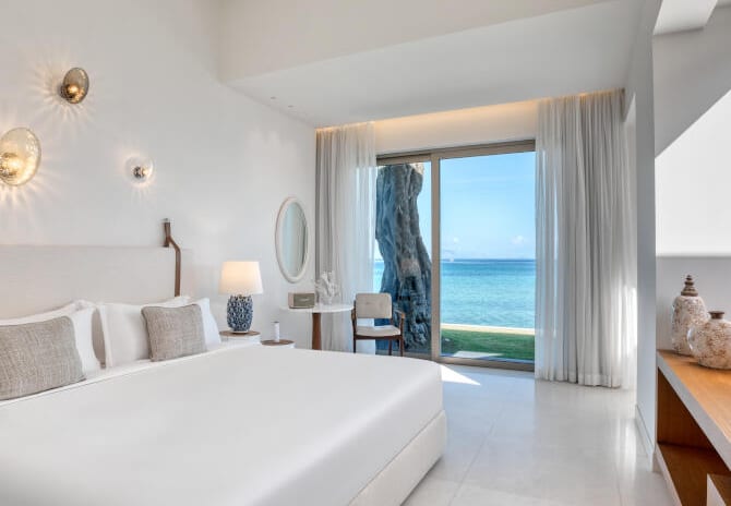 PAVILION SUITE WATERFRONT BEDROOM